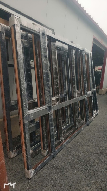 鞍山市天乙門窗工業(yè)有限公司沈陽經(jīng)銷商所訂貨品已完成，經(jīng)過檢驗(yàn)后進(jìn)行包裝，準(zhǔn)備發(fā)貨。(圖5)